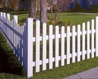 Image 2. A wooden fence model in elegant white (Internet - Aug2019). PROJECTSRFUSA